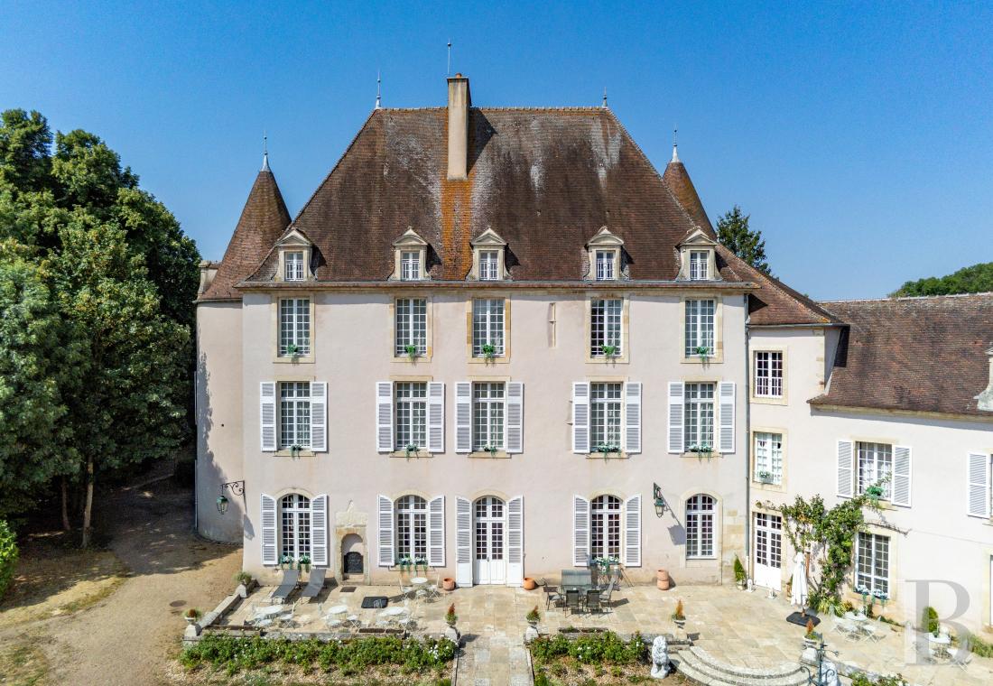 Dans l’Yonne, à équidistance de Paris, Lyon et Genève, une ancienne place forte médiévale et son parc aménagés pour accueillir calmes séjours et grands événements  - photo  n°1